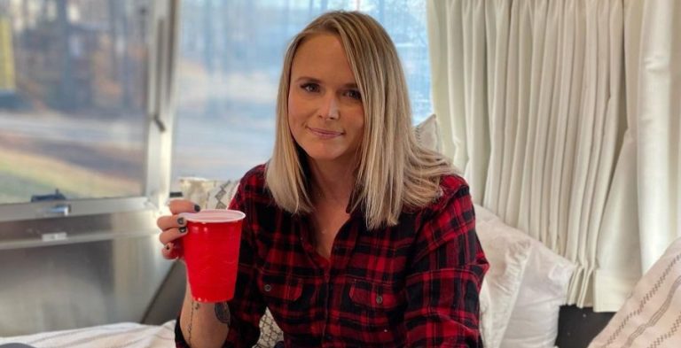 Miranda Lambert Shows Off Adorable Bikini Shot At Beach