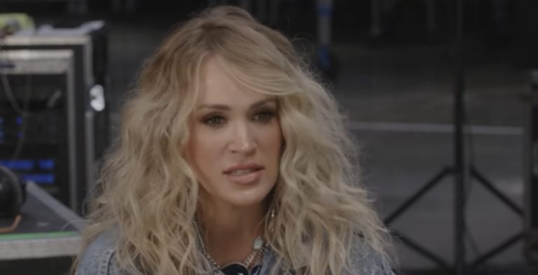 Carrie Underwood Shows Off Toned Legs In Denim Cutoffs