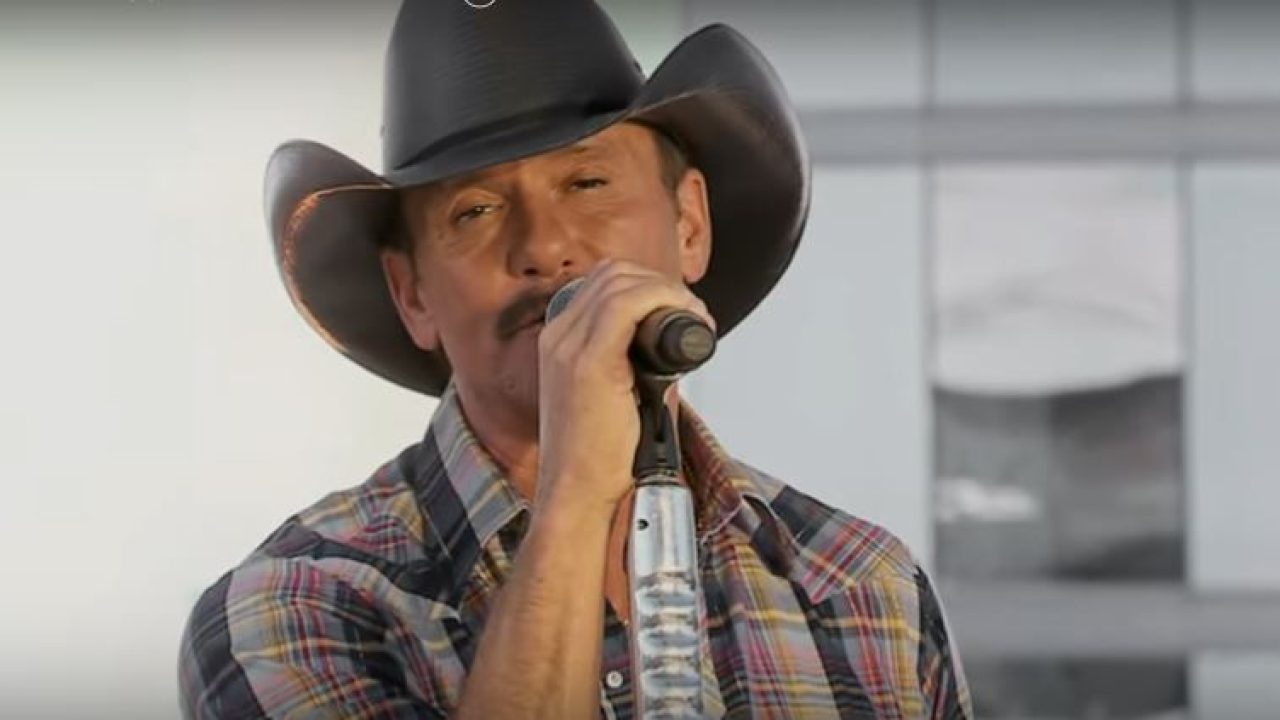 Tim McGraw's extremely rare photo with both brothers sparks