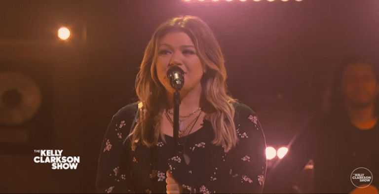 kelly clarkson youtube screenshot