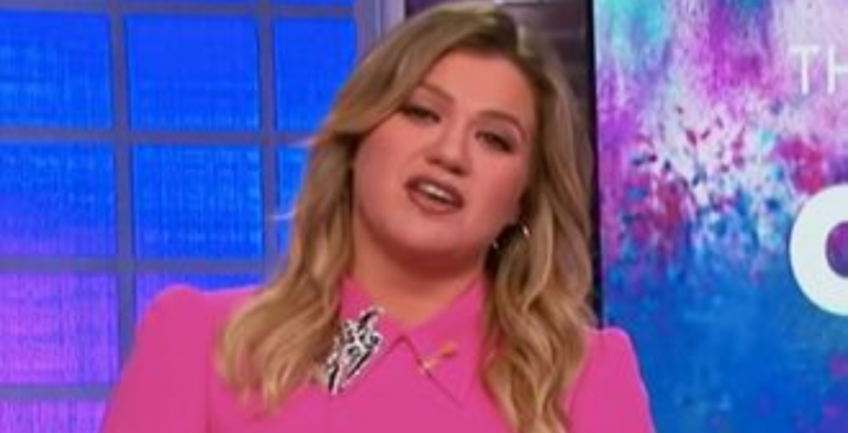 [Credit: The Kelly Clarkson Show/YouTube]