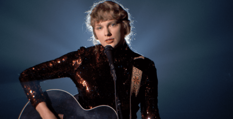 [Credit: ACM Awards/YouTube]