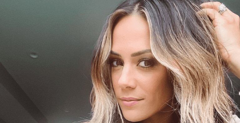 [Credit: Jana Kramer/Instagram]