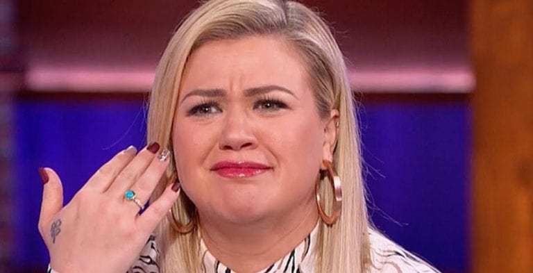 [Credit: The Kelly Clarkson Show/YouTube]