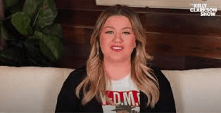 [Credit: The Kelly Clarkson Show/YouTube]