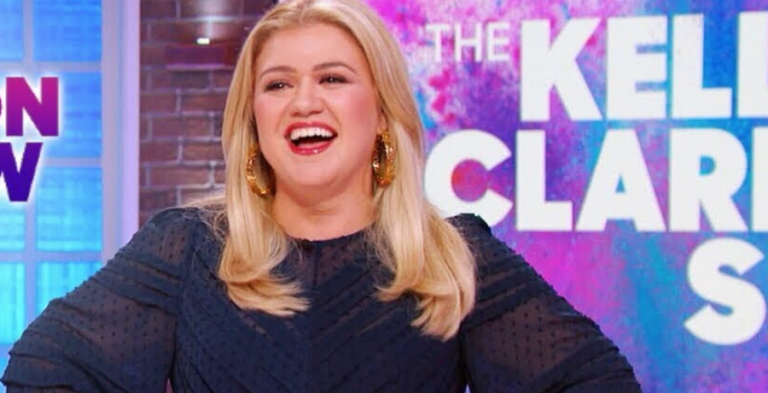 [Credit: The Kelly Clarkson Show/YouTube]