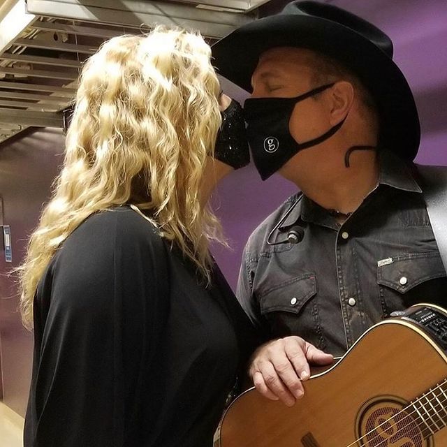 Trisha Yearwood & Garth Brooks/Credit: Trisha Yearwood/Instagram