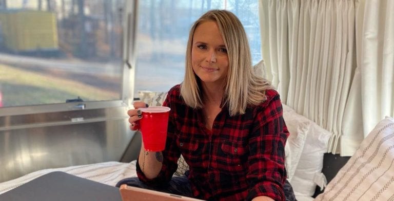 What Does Miranda Lambert's Home Smell Like feature