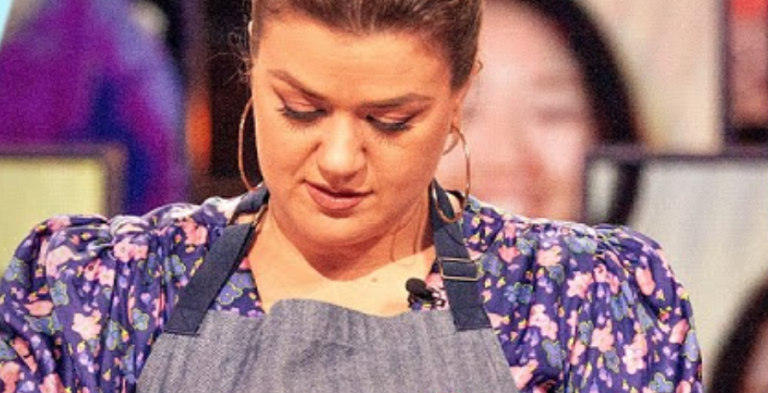 [Credit: The Kelly Clarkson Show/YouTube]