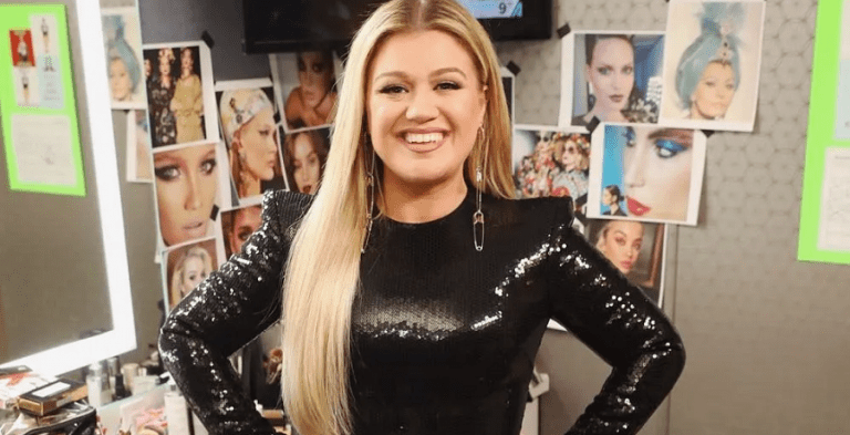 [Credit: Kelly Clarkson/Instagram]