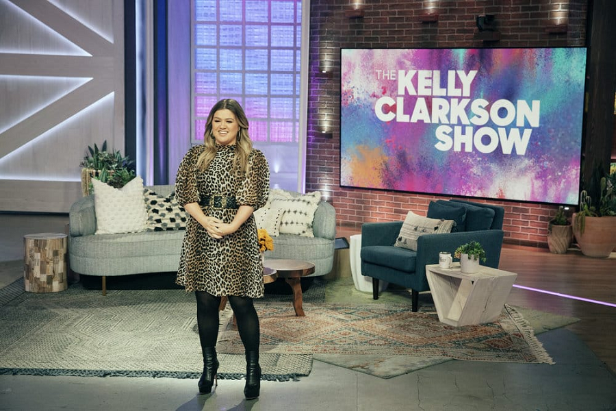 [Credit: The Kelly Clarkson Show/YouTube]