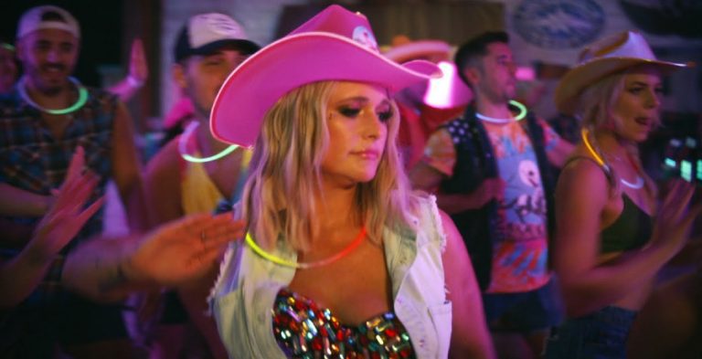 [Credit: Miranda Lambert/YouTube]