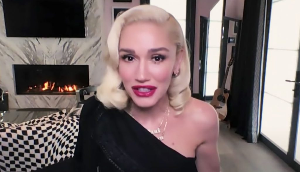 Gwen Stefani gets handsy