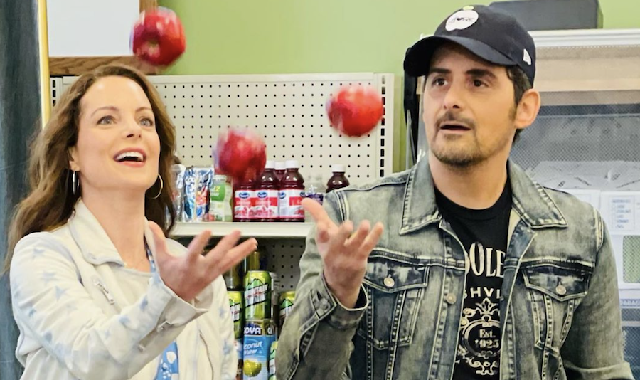 Brad Paisley, Kimberly Williams Paisley-https://www.instagram.com/p/CON49qTpqo_/