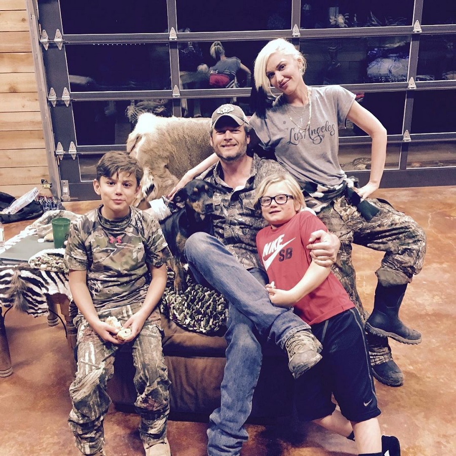 Blake Shelton, Gwen Stefani & Sons [Credit: Instagram]