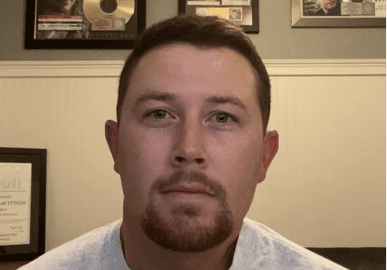 Scott McCreery, Hallmark-https://www.instagram.com/p/CT6OoSWqFE7/