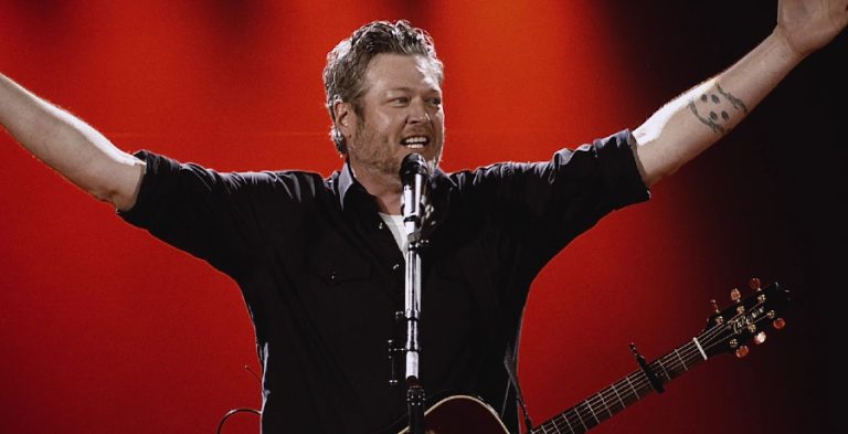 Blake Shelton Performs With Smallest Biggest Fan Ever [Credit: YouTube]