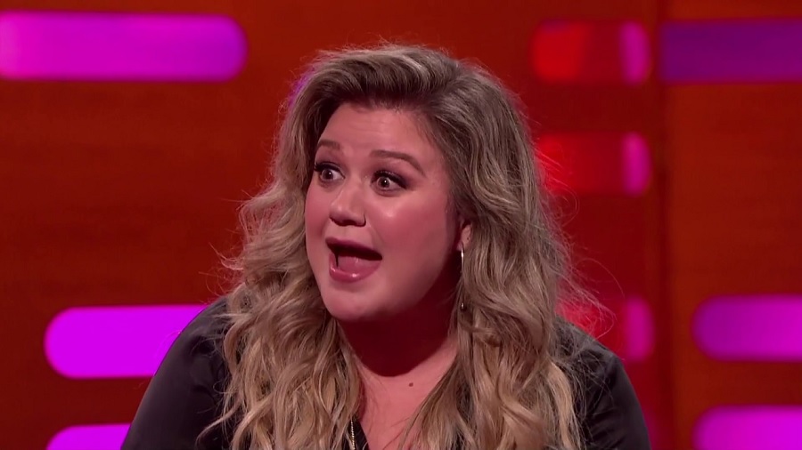 Kelly Clarkson Struggles In Quarantine [Credit: YouTube]