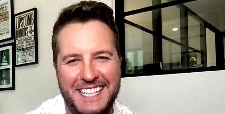 Luke Bryan Loves Gambling [Credit: YouTube]