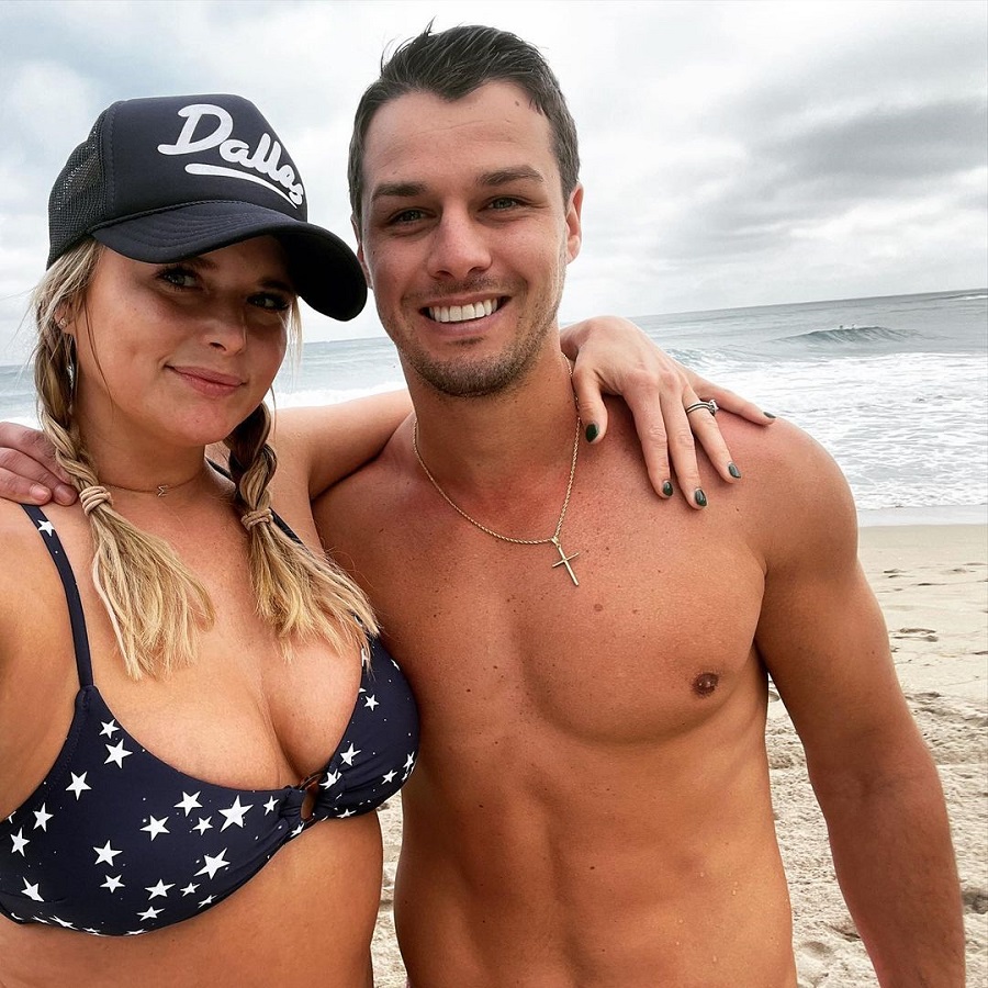 Miranda Lambert Wears Bikini On Beach With Brendan McLoughlin [Credit: Miranda Lambert/Instagram]