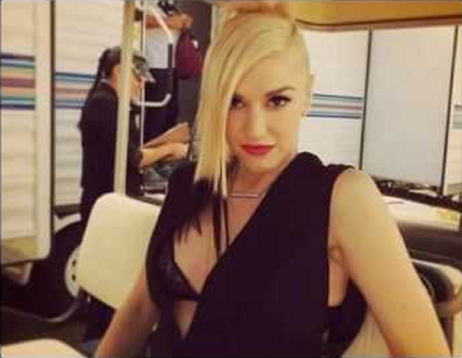 Gwen Stefani With Red Lipstick [Credit: Gwen Stefani/Instagram]