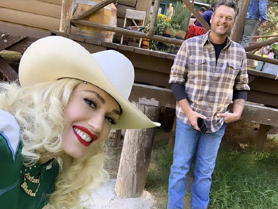 Gwen Stefani With Blake Shelton [Credit: Gwen Stefani/Instagram]