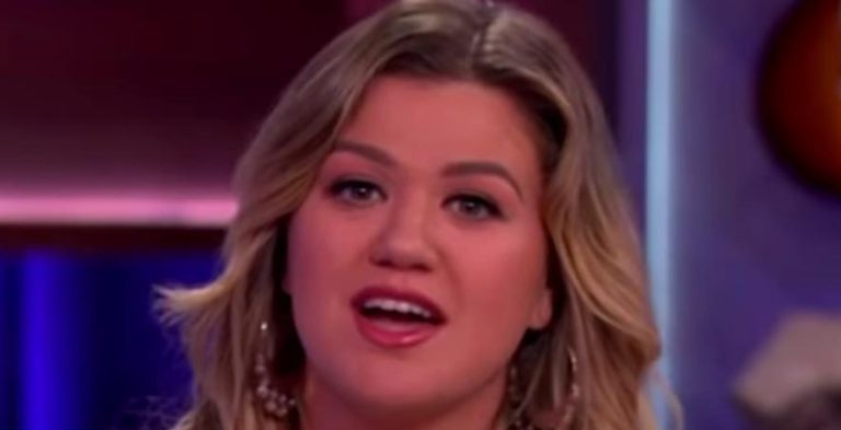 Kelly Clarkson Pregnant Rumors Fly: Baby #3 On The Way? [Credit: YouTube]