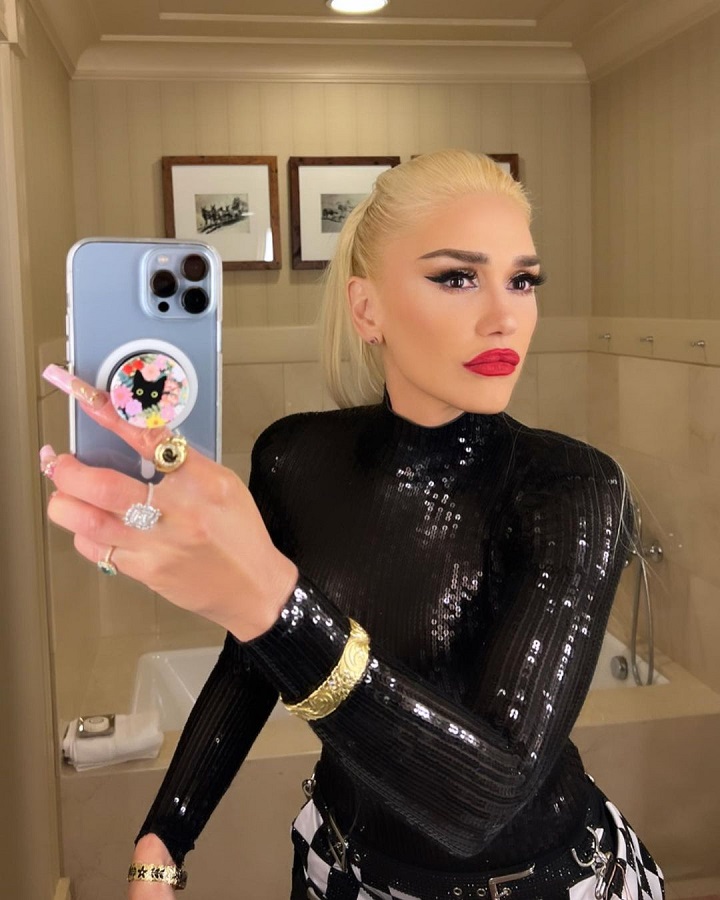 Gwen Stefani Goes Naked Under Robe With Fishnet Stockings