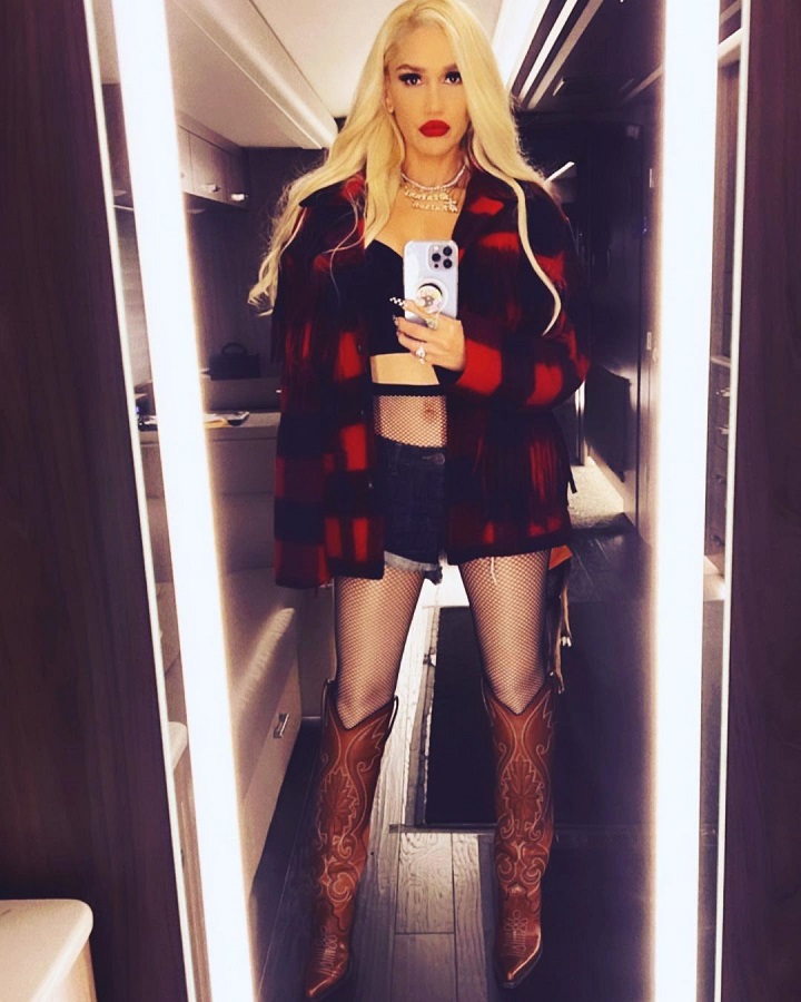 Gwen Stefani Takes Over Beauty Industry [Credit: Gwen Stefani/Instagram]