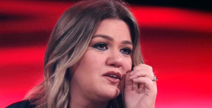 Kelly Clarkson Gets Emotional About Her Divorce [Credit: YouTube]