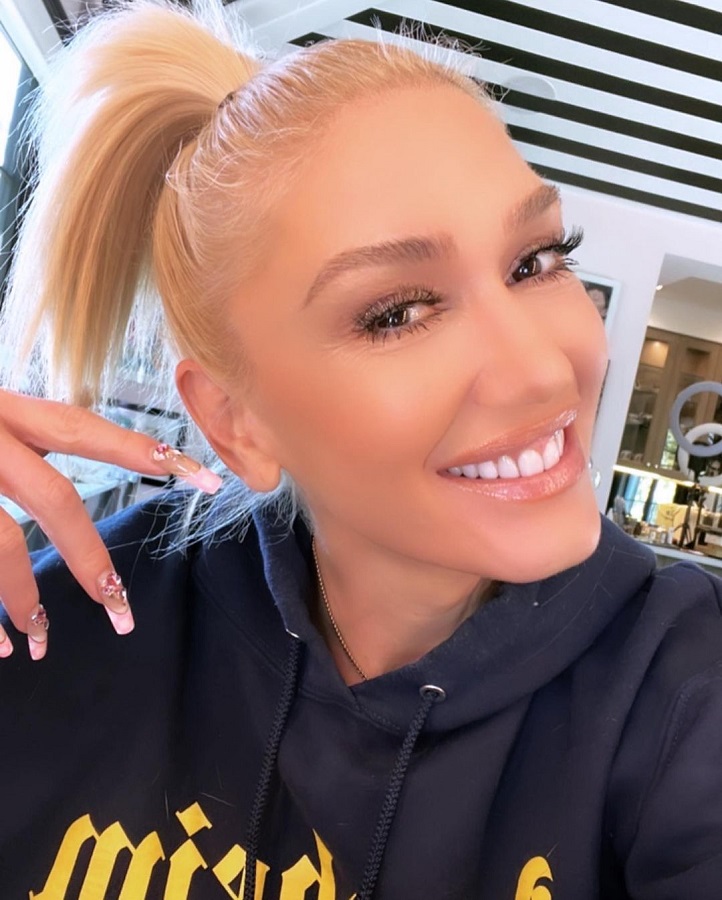 Gwen Stefani's Sparkling Selfie [Credit: Gwen Stefani/Instagram]