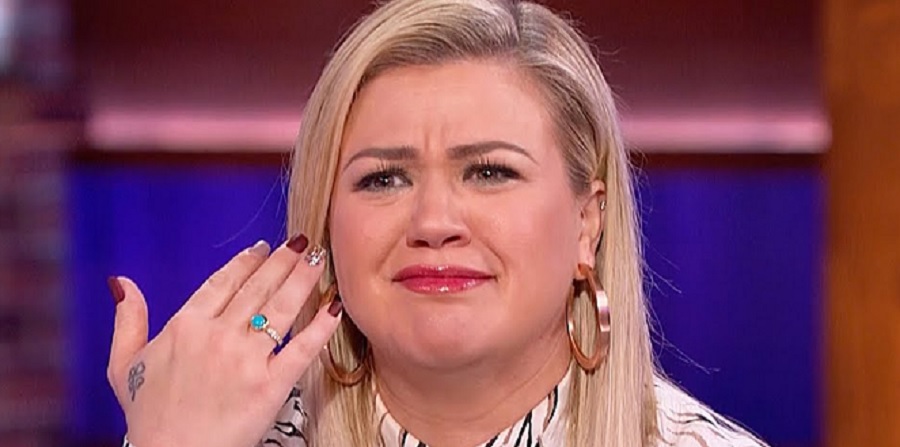 Kelly Clarkson Accused Of Spying [Credit: YouTube[