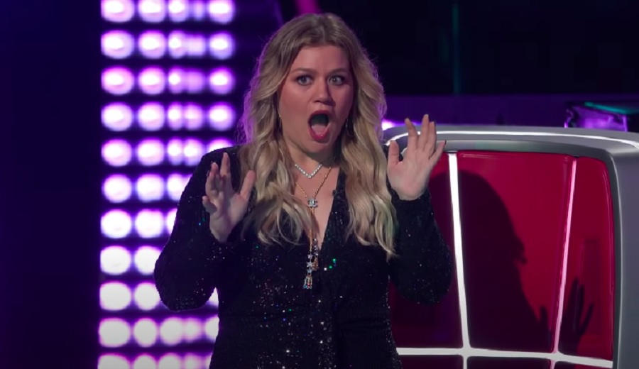 Kelly Clarkson Leaving The Voice [Credit: The Voice/YouTube]