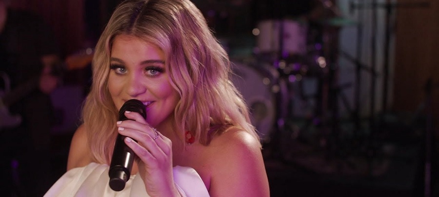 Lauren Alaina Performance [Credit: Lauren Alaina/YouTube]