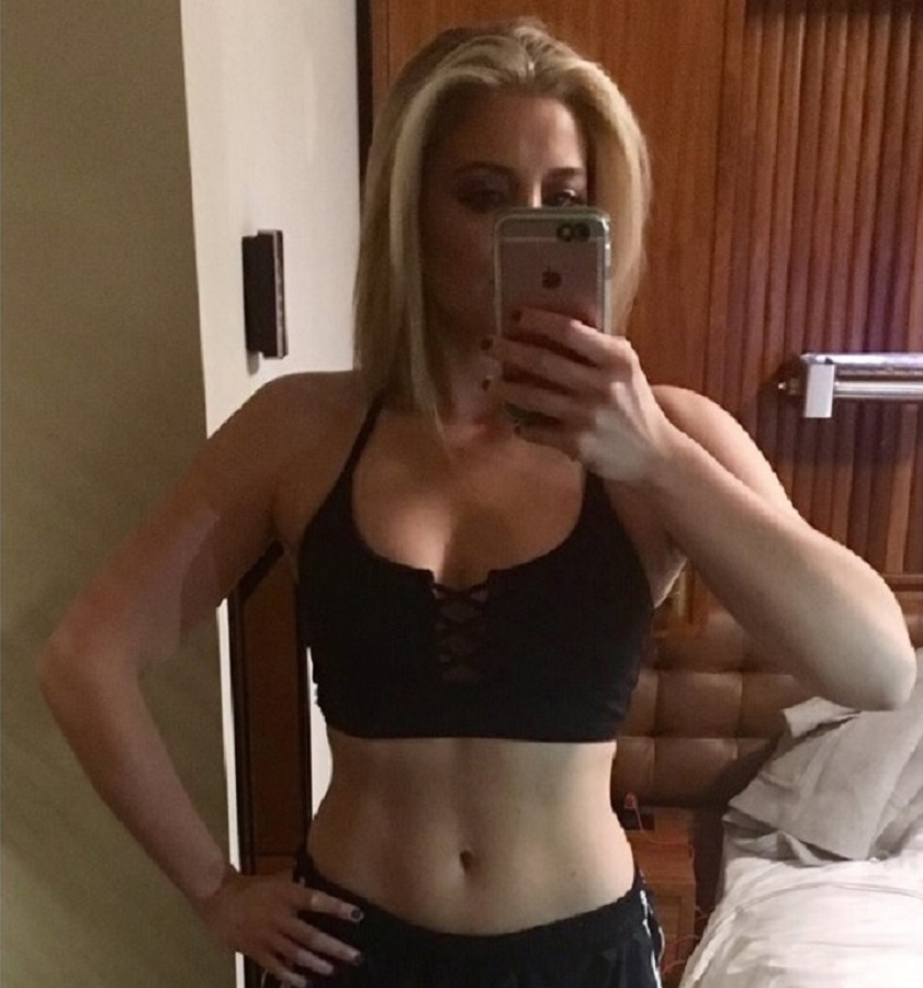 Lauren Alaina Gym Selfie [Lauren Alaina | Instagram]