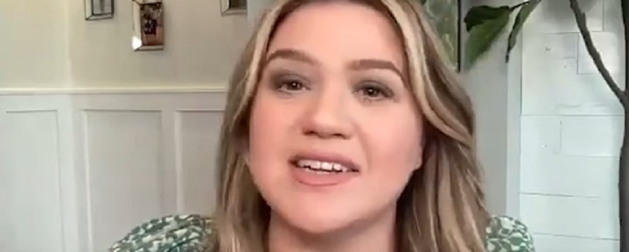 Why Kelly Clarkson Isn't Returning To The Voice [E! Red Carpet & Award Shows | YouTube]