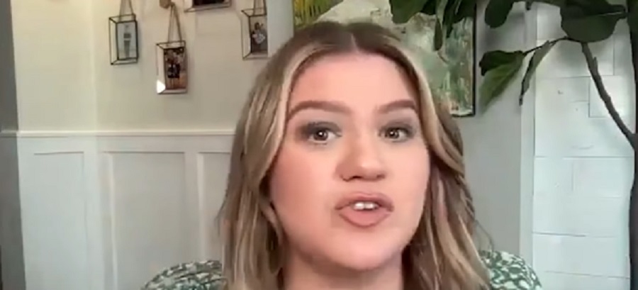 Kelly Clarkson's Legal Battle [E! News | YouTube]