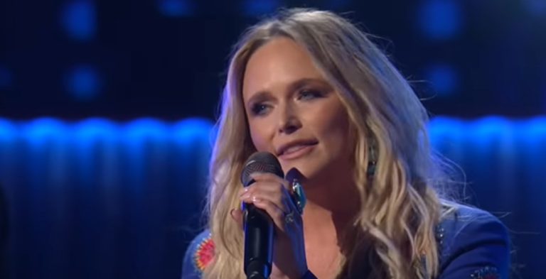 Miranda Lambert's On Fire In Neon Orange Micro Mini-Skirt [CMA | YouTube]