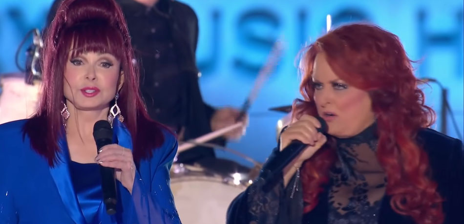 The Judds Performing live