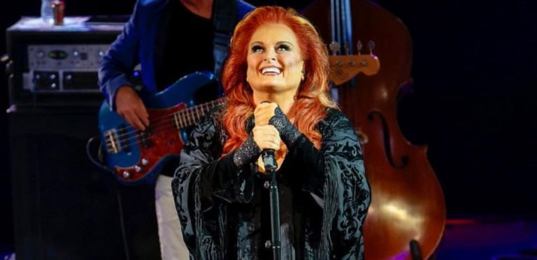 Wynonna Judd in concert