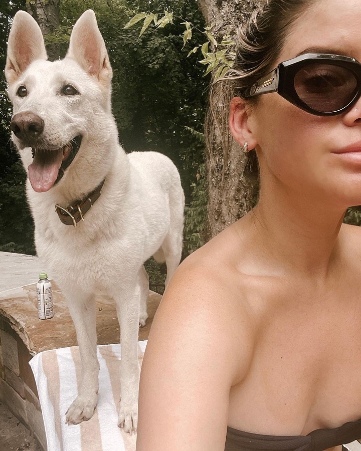 Maren Morris Bikini Selfie [Maren Morris | Instagram]