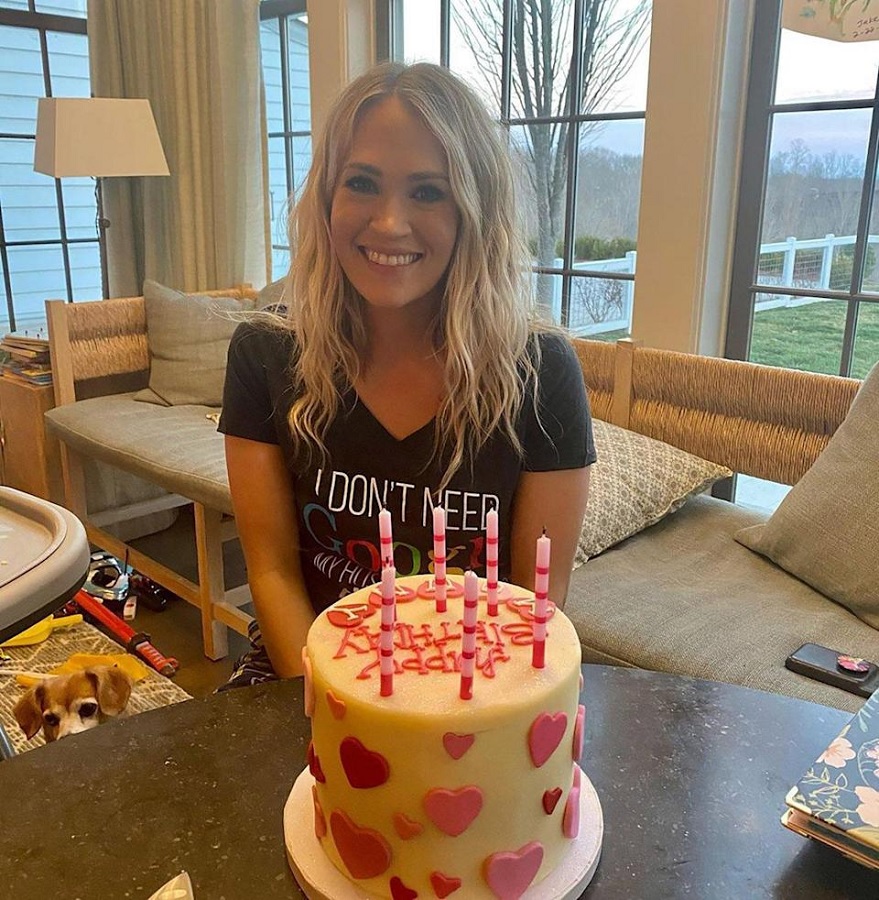 Carrie Underwood Poses With Birthday Cake [Carrie Underwood | Instagram]