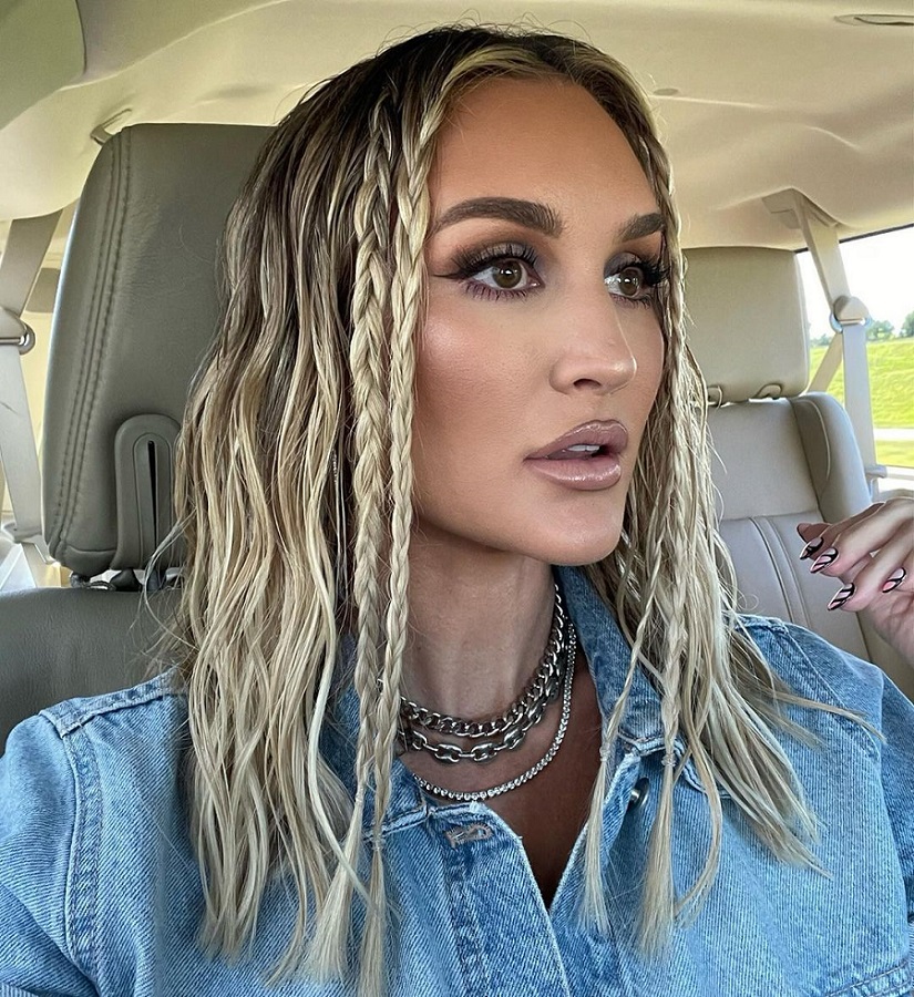 Brittany Aldean Car Selfie [Brittany Aldean | Instagram]