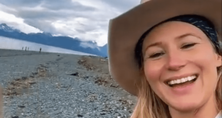 Jewel-https://www.instagram.com/p/ChsJWSlDIsw/