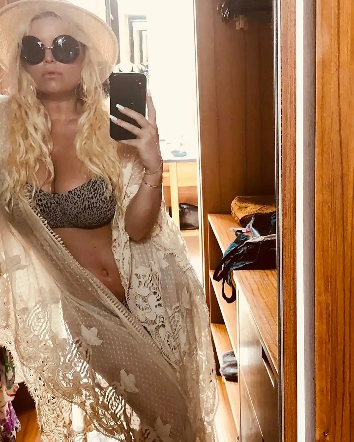 Jessica Simpson Wears Crochet Coverup & Leopard Bikini [Source: Jessica Simpson -  Instagram]