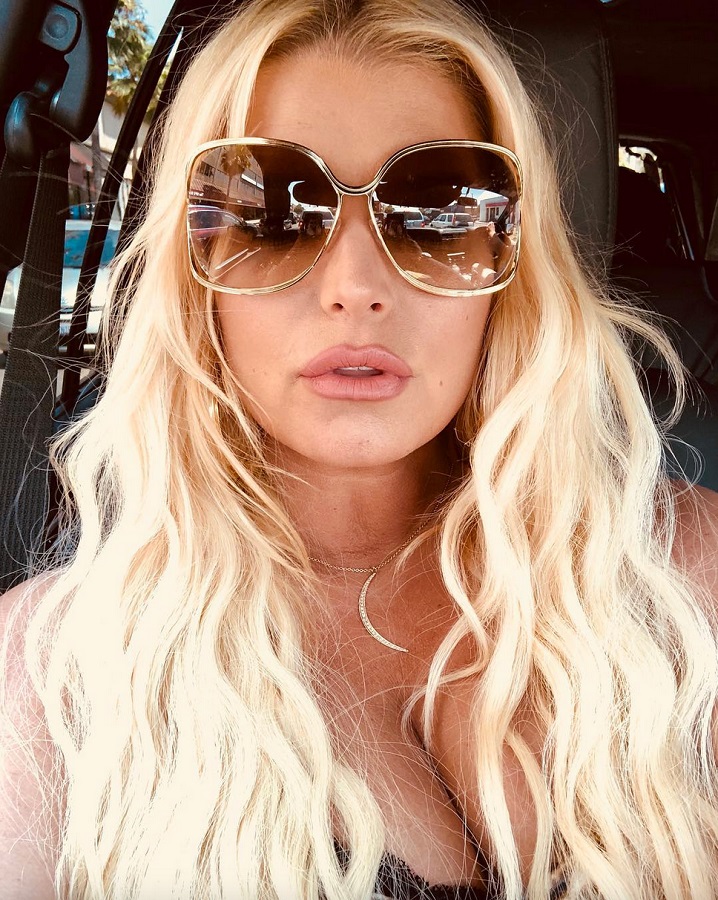 Jessica Simpson Wears Signature Sunglasses [Source: Jessica Simpson -  Instagram]