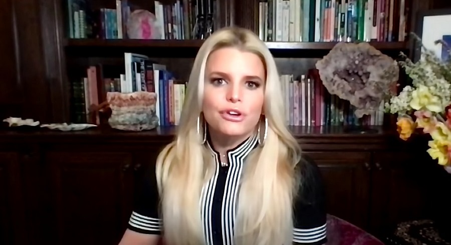 Jessica Simpson Wears Black Dress [Source: YouTube]