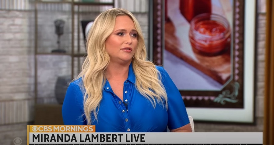 Miranda Lambert Wears Blue [Source: YouTube]