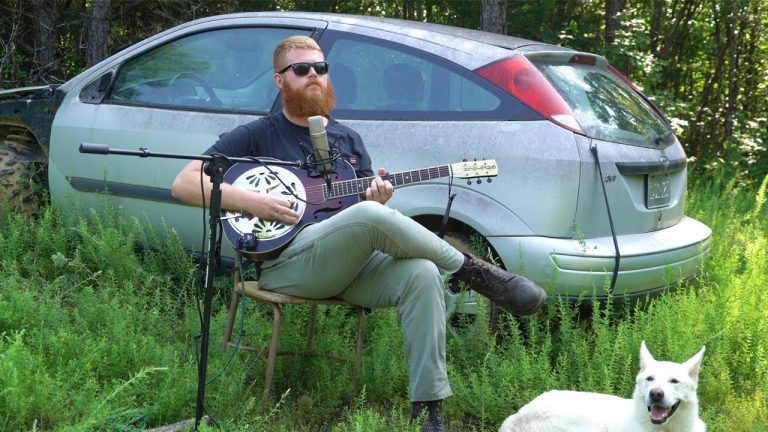 Oliver Anthony And Jamey Johnson Surprised Fans In NC Market