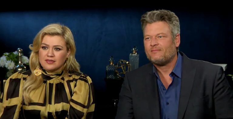Kelly Clarkson and Blake Shelton/Credit: ET YouTube